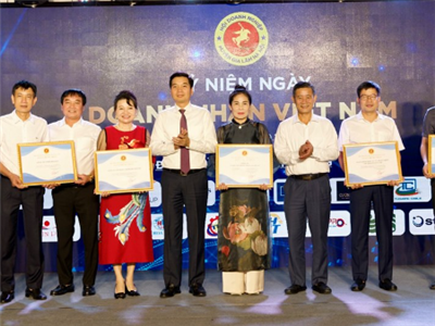 HANOPRO vinh dự nhận giấy khen của hội Doanh nghiệp huyện Gia Lâm